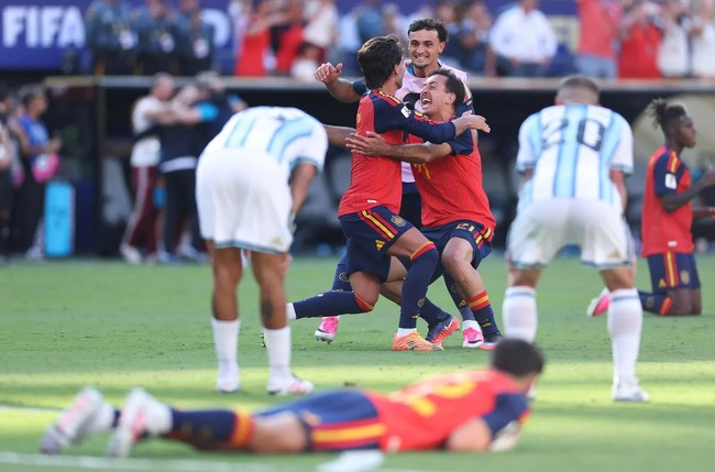 Spanien bejubelt den WM-Siegtreffer 2026
