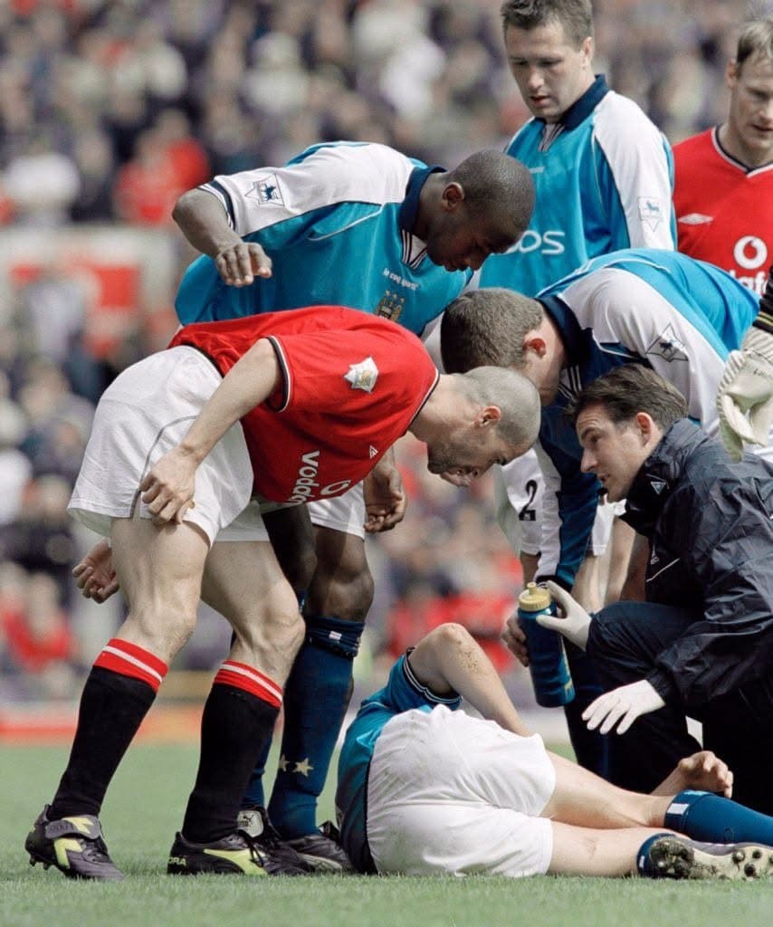 Roy Keane nach seinem Foul an Alf-Inge Haaland im Manchester-Derby 2001
